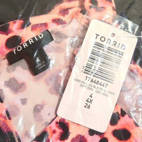 ❤️NWT VINTAGE TORRID ROMPER SLEEVELESS GODDESS NECK ANIMAL PRINT SHORTS - PLUS - Picture 7 of 13